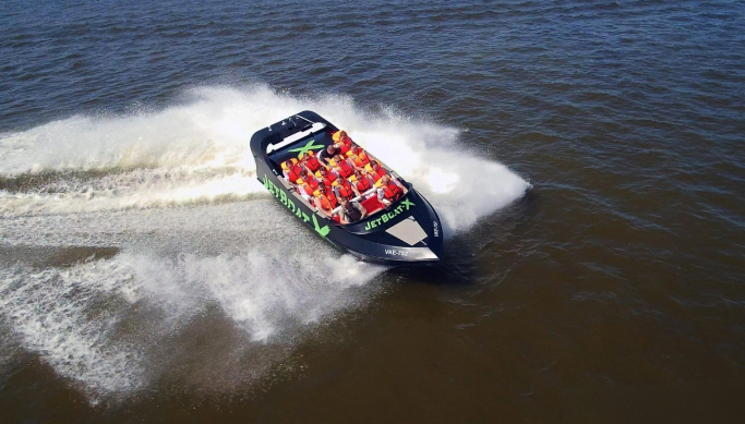 JetBoat-X – adrenaliinirohke sõit jetboat'iga Pärnu lahel